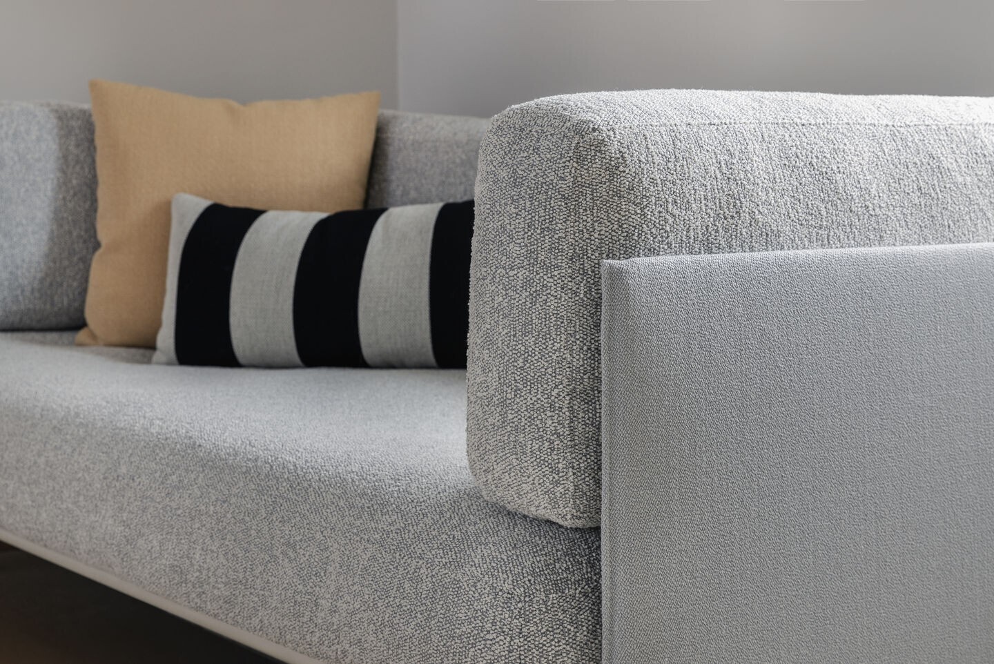Anagram Sofa